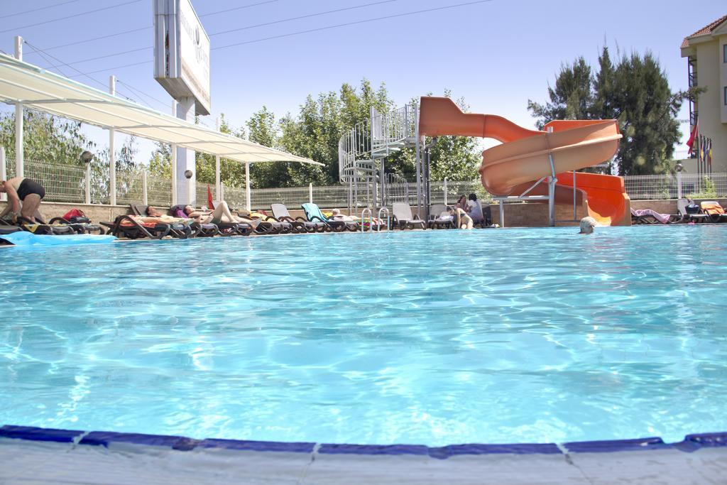 Holiday City Hotel (Adults Only) Side Eksteriør billede