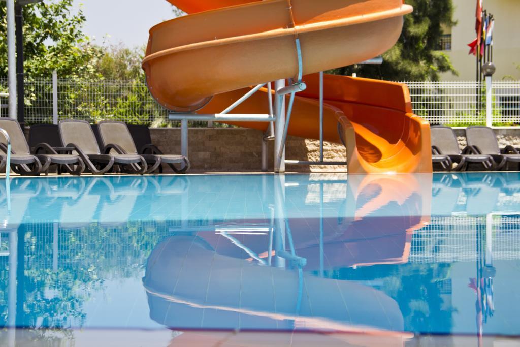Holiday City Hotel (Adults Only) Side Eksteriør billede